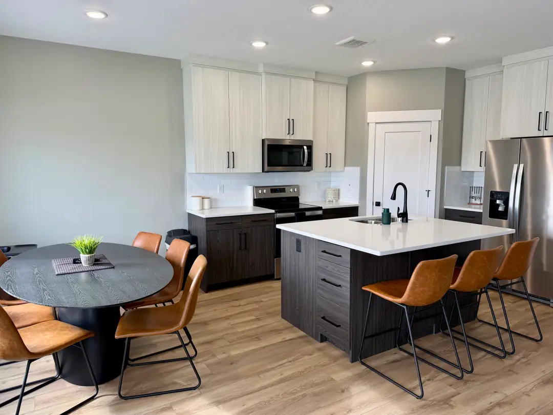 Kitchen & dining